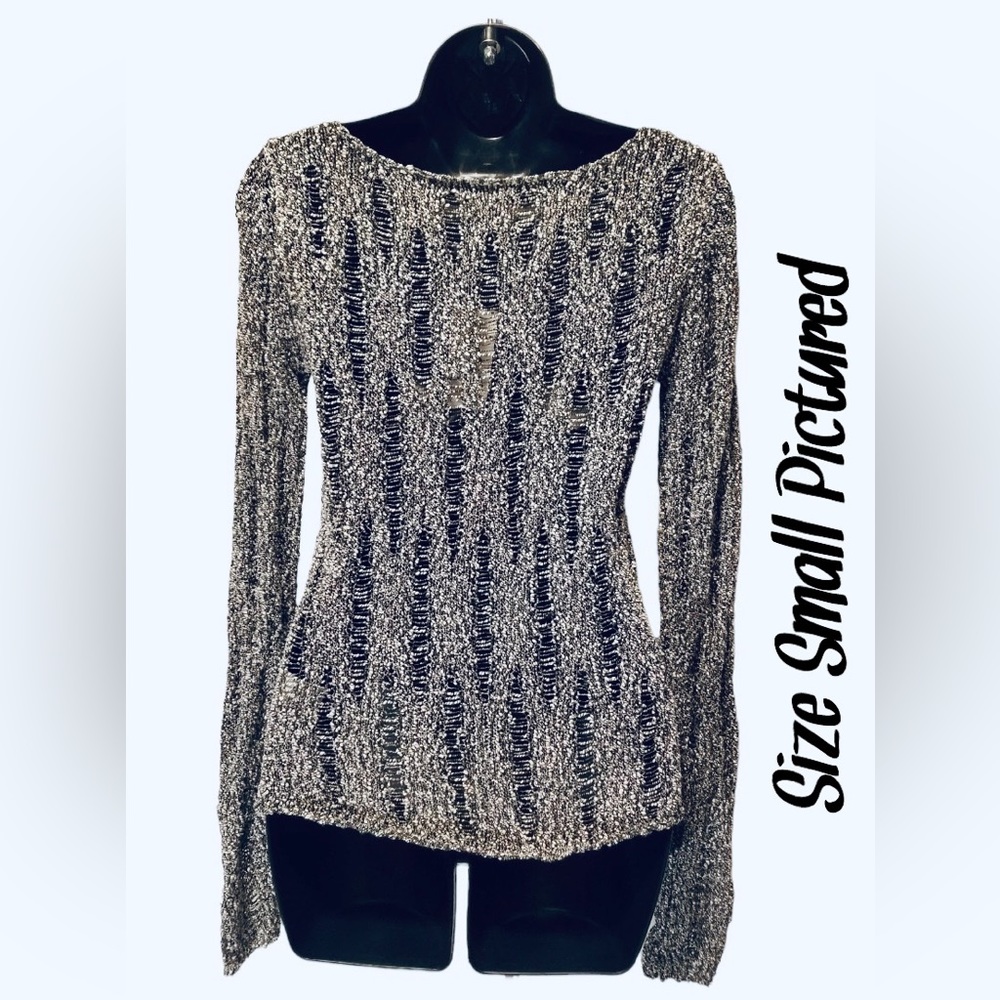 𝐉𝐄𝐒𝐒𝐈𝐂𝐀 𝐒𝐈𝐌𝐏𝐒𝐎𝐍 Blk & Wht Mesh/Slash Design Sweater - Picture 4 of 7